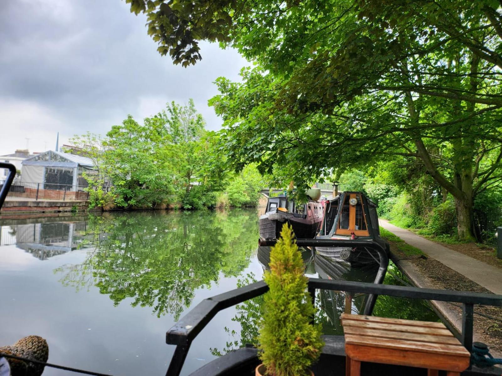 Lovely Canal Boat In Little Venice For Family & Friends London Exterior foto